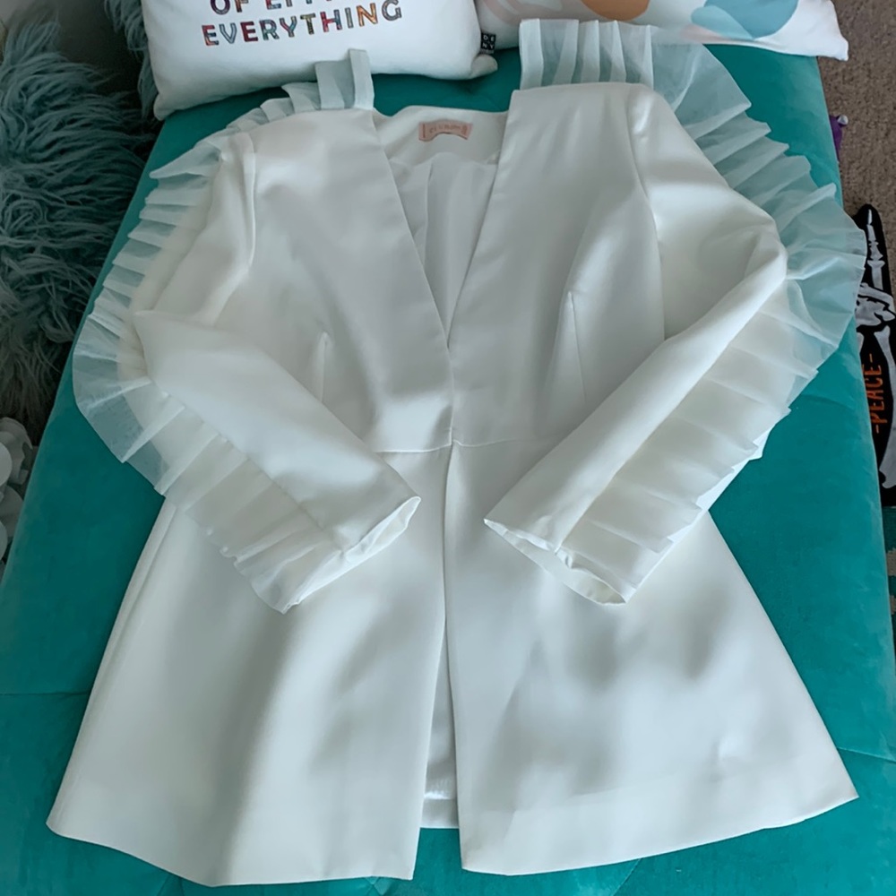 🤍🔥 Gorgeous White Ruffle Dress Up Blazer 🔥🤍 Size 12 🔥🤍